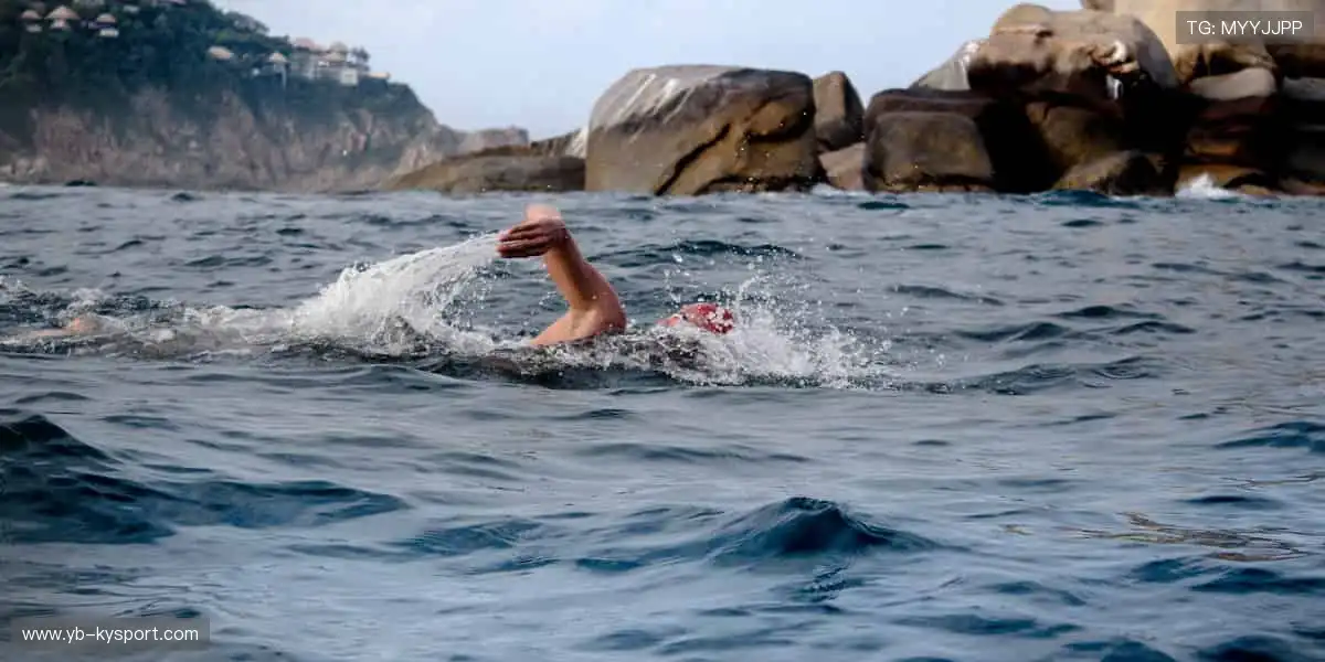 「球星同款、限量周边，做朋友圈最靓的体育潮人！👕点击抢购，手慢无！」