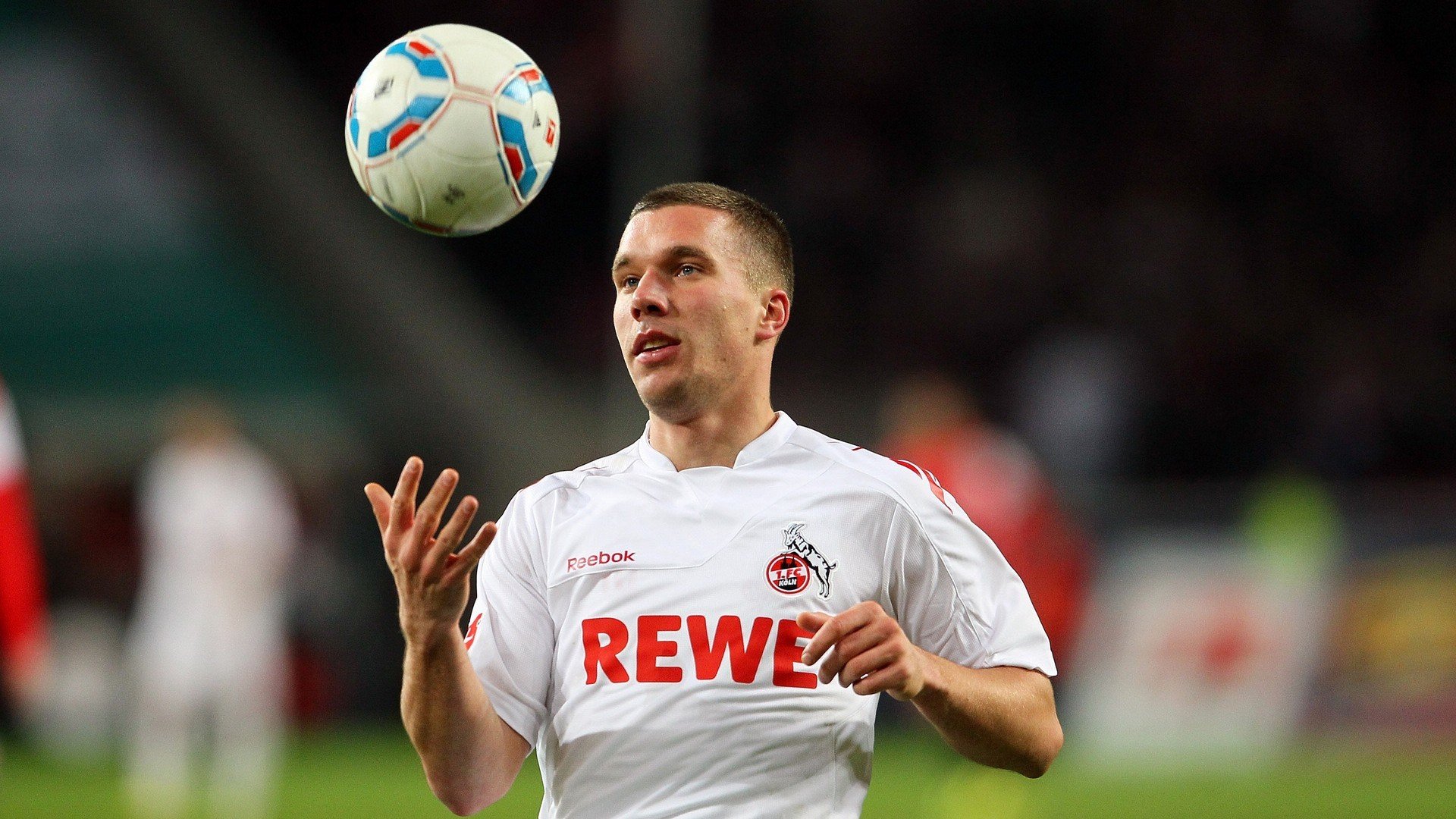 中超球队防守反击战术奏效明显,足球中的防守反击战术